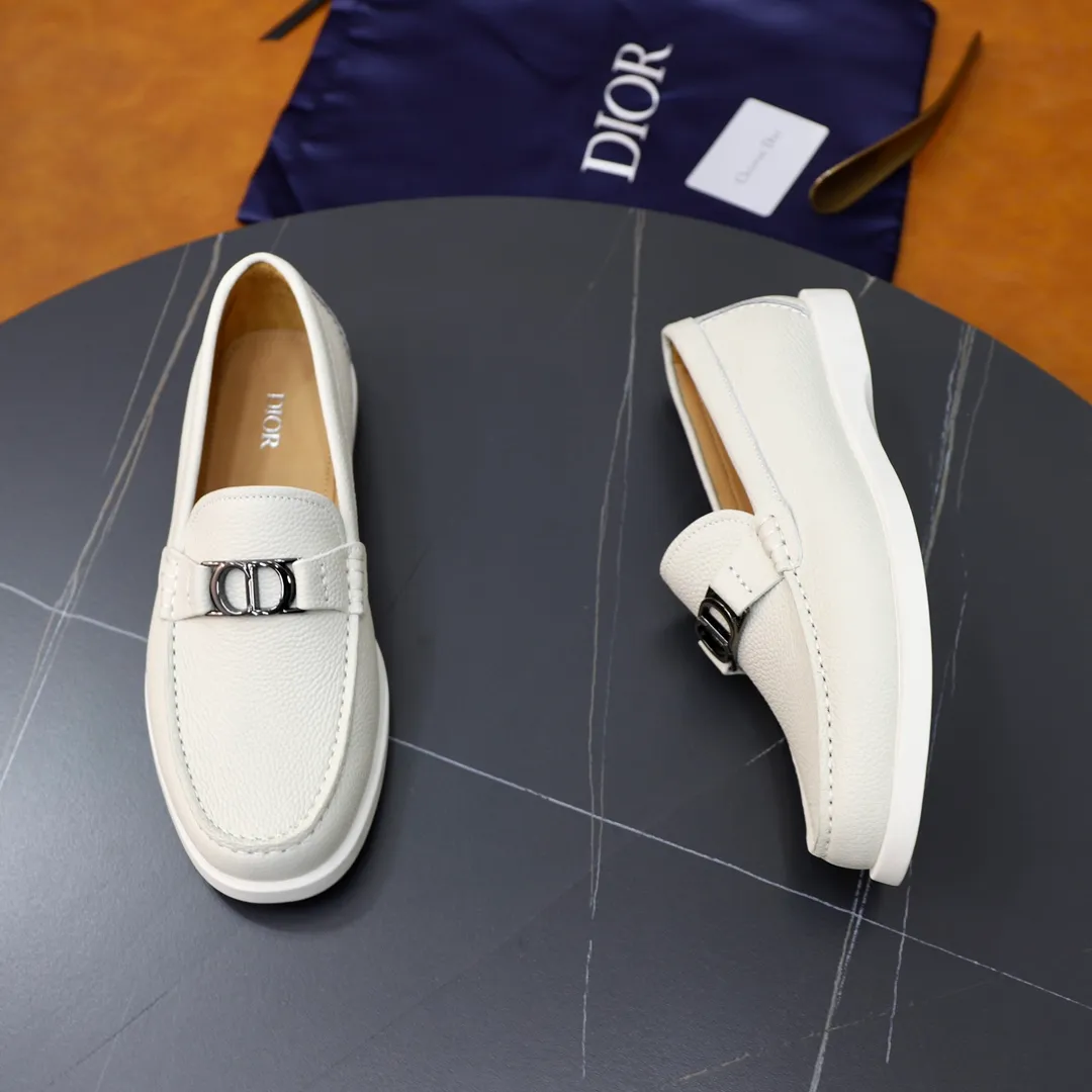Ex-factory price: 540🙅‍♂️🙅‍♂️🙅‍♂️ Brand: Dior DIOR Standard code: Men's code 38/44 (45 can be customized) Grade: Same as the official website Material: Original cowhide stitching, cowhide lining, original TPU wear-resistant soft outsole Style categories: Leisure and sports version, footwear for driving, young fashion, European and American trends, British style Color: actual picture color